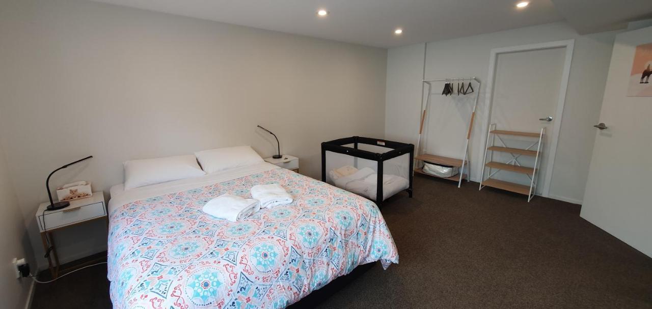 Whitby Sea View Apartment Porirua Bagian luar foto