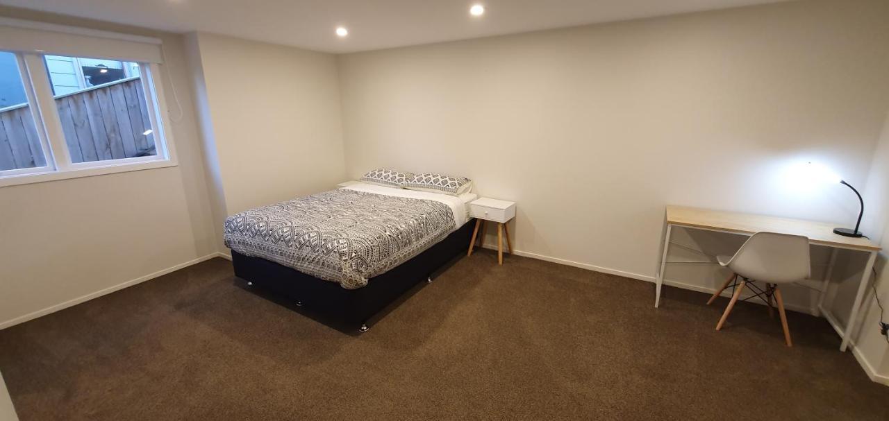 Whitby Sea View Apartment Porirua Bagian luar foto