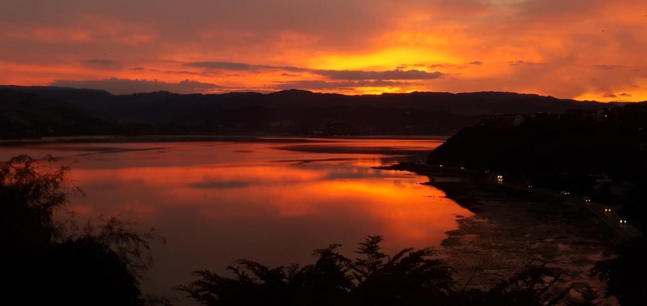 Whitby Sea View Apartment Porirua Bagian luar foto